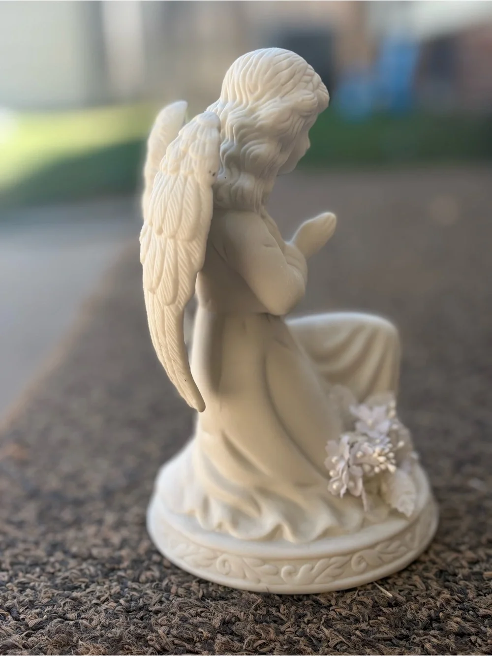 Cream Angel Figurine Set — Peaceful Kneeling Statues for Home Decor
